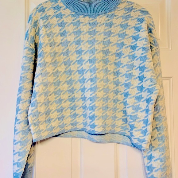 H&M Sweaters - H&M  Blue &White Houndstooth cropped Sweater to mock turtleneck